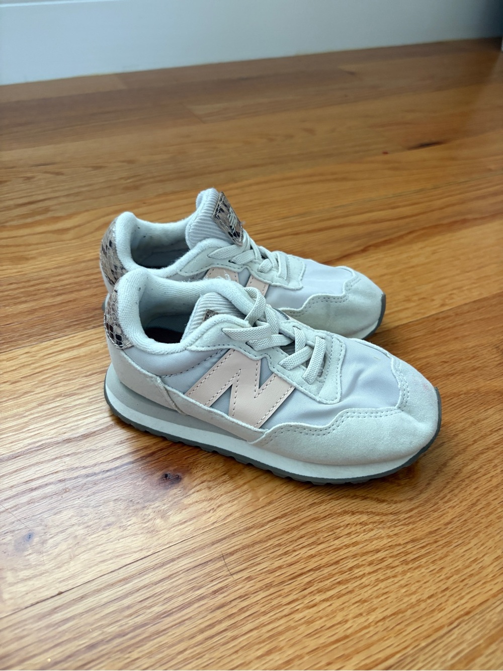 New Balance 237 Kids Light Gray Sneakers with Pale Pink 'N'